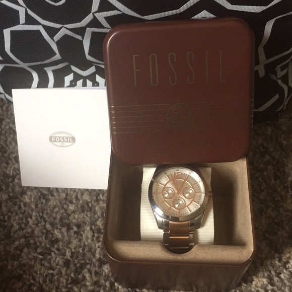 Fossil Watch- Working! Box Included - Picture 1 of 15